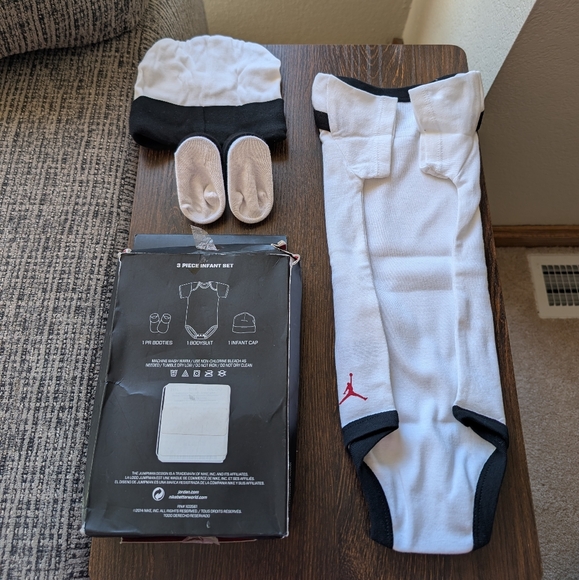 Nike Jordan 3 Piece Baby Hat Onesie Socks Gift Set - Picture 3 of 7